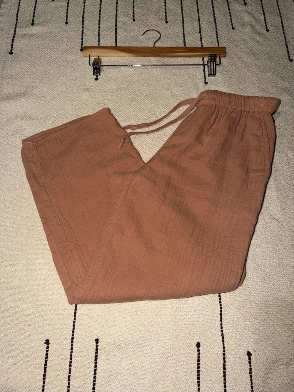 Aritzia Wide Leg Pants in Dusty Rose - Picture 10 of 10